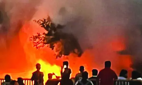 अस्पताल के नीचे जल रहे थे पटाखे, मनपा रही बेखबर