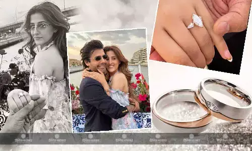 कृति सेनन की बहन नूपुर ने शेयर की सिंगर स्टेबिन बेन संग सगाई की रोमांटिक तस्वीरें, डायमंड रिंग भी की फ्लॉन्ट कृति सेनन की बहन नूपुर ने शेयर की सिंगर स्टेबिन बेन संग सगाई की रोमांटिक तस्वीरें, डायमंड रिंग भी की फ्लॉन्ट