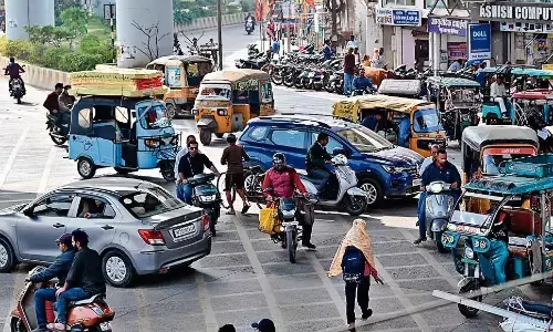 10 चौराहों पर लगने थे सिग्नल, 2 में ही लगे 10 चौराहों पर लगने थे सिग्नल, 2 में ही लगे