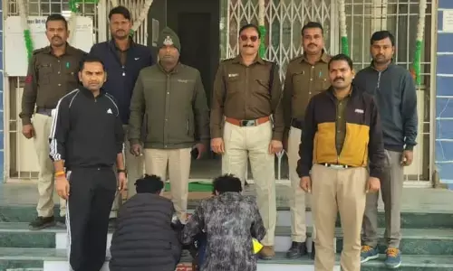 रास्ता रोककर शराब पार्टी के लिए पैसे मांगने वाले दो आरोपी गिरफ्तार, देशी कट्टा व जिंदा कारतूस सहित बाइक व मोबाइल बरामद