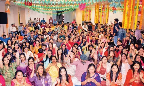 गूंजा नमो-नमो जी शंकरा...पॉजिटिव और एनर्जेटिक हुआ परिसर, भजनों पर झूमे लोग