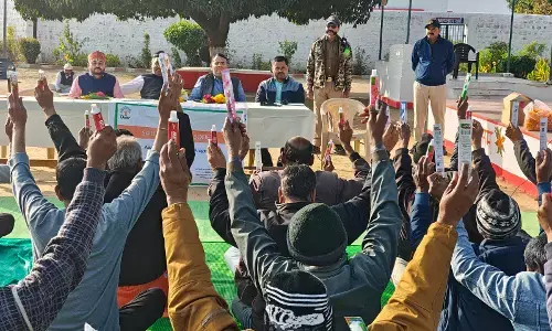 जिला जेल पन्ना में वृद्ध कैदियों को टूथकिट वितरित