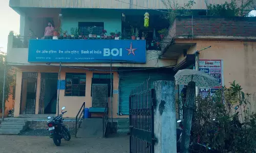 किसानों के खाते में एक रुपया नहीं लेकिन सातबारा पर बैंक का बोझ