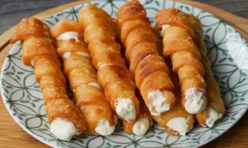 अब क्रीम रोल बनाना बेहद आसान, स्वाद ऐसा कि उंगलियां चाटते रह जाएंगे लोग