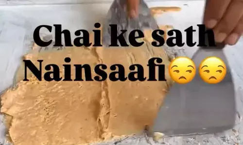 शख्स ने बनाया चाय-बिस्किट रोल, तो देखकर सभी लोग हो गए हैरान, यहां देखें वीडियो