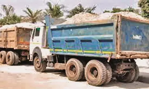 अवैध रेत परिवहन पर कार्रवाई - रेत और टिप्पर सहित 23.25 लाख रुपये का माल जब्त