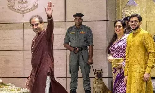 बीएमसी चुनाव में उद्धव ठाकरे ने परिवार सहित झोंकी ताकत, आदित्य के बाद अब रश्मि और तेजस ने संभाली कमान