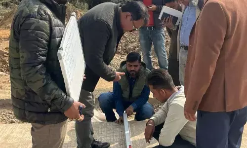 क्वालिटी मॉनीटर की रिबाउंड हैमर टेस्टिंग में कमजोर मिली फोरलेन के कंक्रीट की स्ट्रेंथ