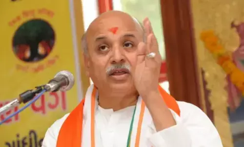 भारतीय सैनिकों के बलिदान से बना है बांग्लादेश, फिर भी वहां..., मुजफ्फरनगर में प्रवीण तोगड़िया ने बांग्लादेश हिंसा पर रखी अपनी बात भारतीय सैनिकों के बलिदान से बना है बांग्लादेश, फिर भी वहां..., मुजफ्फरनगर में प्रवीण तोगड़िया ने बांग्लादेश हिंसा पर रखी अपनी बात