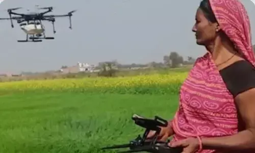 ड्रोन पायलट ट्रैनिंग लेकर काम कर रही गांव की महिलाएं, 89 नमो ड्रोन दीदियों ने ली ट्रैनिंग ड्रोन पायलट ट्रैनिंग लेकर काम कर रही गांव की महिलाएं, 89 नमो ड्रोन दीदियों ने ली ट्रैनिंग