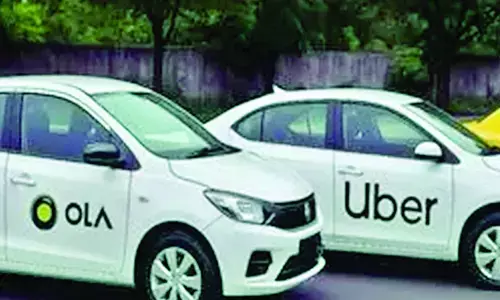 मनमानी पर उतरे ओला-उबर कैब चालक यात्रियों को लूटने का कोई मौका नहीं छोड़ रहे