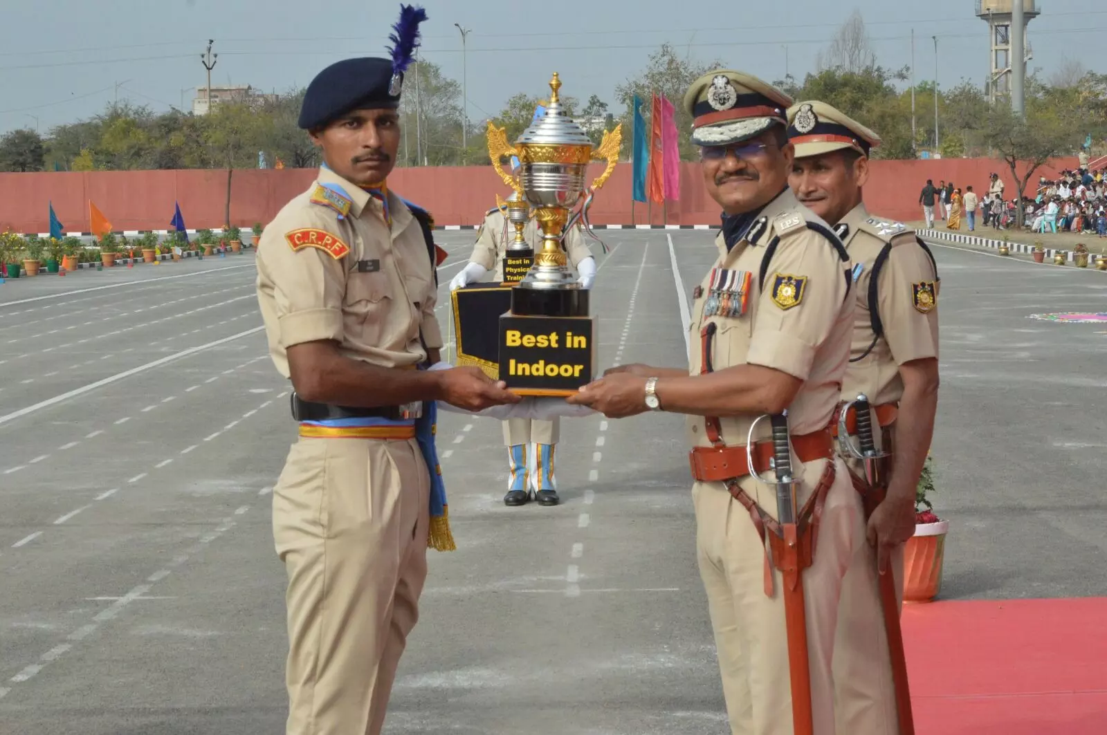 सीआरपीएफ का जवान केवल बल का हिस्सा नहीं, बल्कि देश की आंतरिक सुरक्षा की रीढ़ है - अंसारी सीआरपीएफ का जवान केवल बल का हिस्सा नहीं, बल्कि देश की आंतरिक सुरक्षा की रीढ़ है - अंसारी