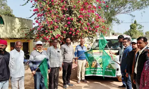 कृषि रथ को दिखाई गई हरी झण्डी कृषि रथ को दिखाई गई हरी झण्डी