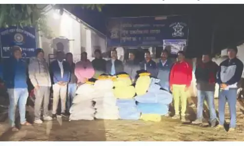 प्रतिबंधित तंबाकू के गोदाम पर पुलिस ने मारा छापा