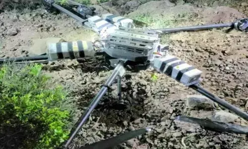 अंतरराष्ट्रीय नियंत्रण रेखा के पास नजर आए पाकिस्तानी ड्रोन, सुरक्षबलों ने की काउंटर फायरिंग, सूत्रों ने दी ये अहम जानकारी