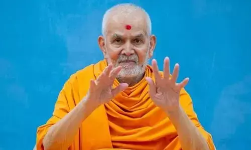 मकर संक्रांति पर्व पर आध्यात्मिक प्रार्थना हुई,  पूज्य महंत स्वामी महाराज ने सभी को दी शुभकामनाएं