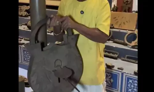 वीडियो में शख्स ने दिखाया बहुत ही बड़ा ताला, जिसे देखकर सभी लोग हो गए हैरान, यहां देखें वो ताला