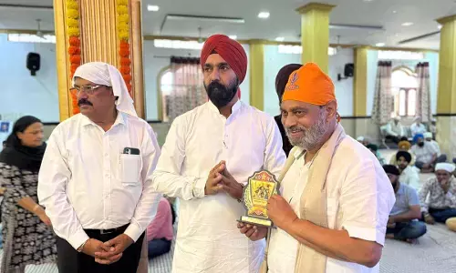 जीत के बाद अरदास में शामिल हुए डॉ नितिन राउत, नगरसेवकों ने गुरु ग्रंथ साहिब के समक्ष माथा टेका, लिया आशीर्वाद