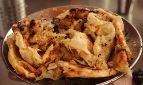 अब ढाबे जैसा अमृतसरी चूर-चूर नान बनाना  बेहद आसान, ये रेसिपी करेंगे फॉलो तो बच्चे झटपट कर जाएंगे प्लेट साफ