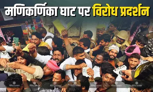 वाराणसी में अहिल्याबाई होल्कर की मूर्ति को लेकर किया प्रदर्शन, पुलिस ने भीड़ को बल प्रयोग से खदेड़ा