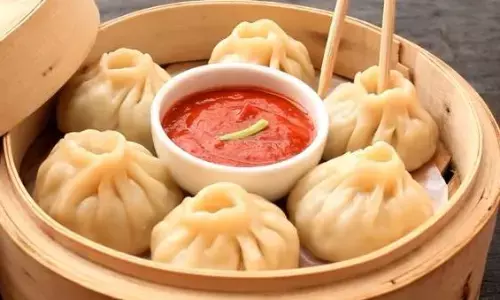 बाजार के मोमोज खाने से पड़ सकते हैं आप बीमार, अब घर पर ही बनाएं स्वादिष्ट स्ट्रीट फूड