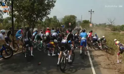 पुणे ग्रैंड साइकिल टूर में साइकिल सवार आपस में टकराए