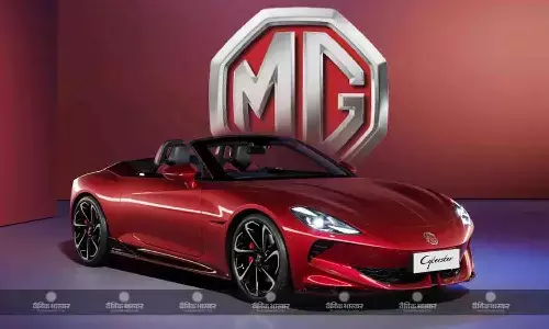 MG Cyberster को मिला नया Irises Cyan कलर, जानिए कीमत और खूबियां
