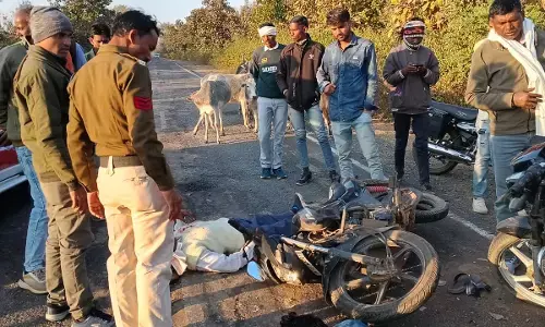 दो मोटरसाइकिलों की सीधी भिडं़त, दो गंभीर रूप से घायल