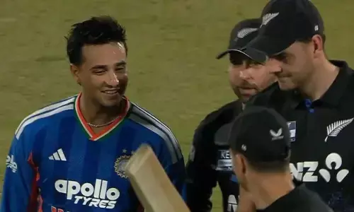 क्या तुम्हारे बैट में स्प्रिंग थी? गोवाहाटी टी20 में तूफानी पारी खेलने वाले अभिषेक शर्मा पर हुआ न्यूजीलैंड के प्लेयर्स को शक! जानें पूरा मामला