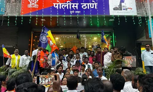 मंत्री गिरीश महाजन के विरोध में वंचित बहुजन आघाड़ी का पुणे में आंदोलन