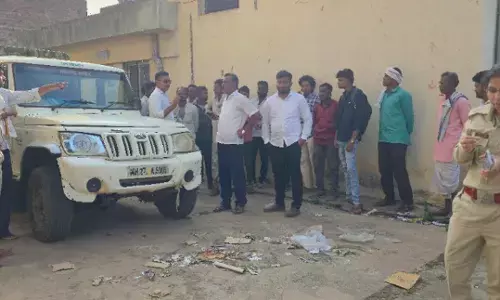 दो मासूम बेटों के सामने पिता को घसीटता ले गया बाघ