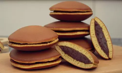 डोरेमोन का पसंदीदा डोरा केक बनाना बेहद आसान, बच्चों को दें सरप्राइज