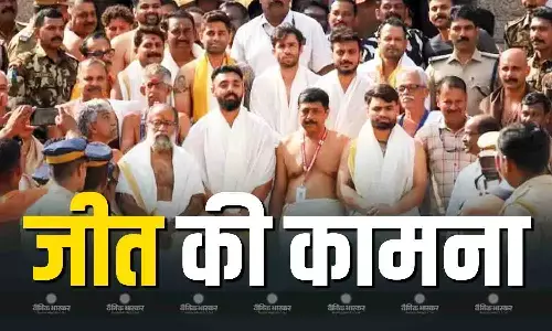 भगवान की शरण में टीम इंडिया...मैच से पहले पद्मनाभस्वामी मंदिर में किये दर्शन, जीत के लिए की प्रार्थना, देखें वीडियो