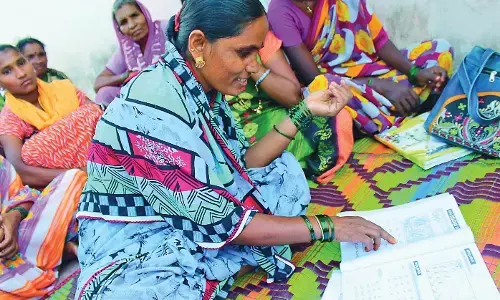 घर-परिवार संभालते 648 महिलाएं देंगी 10वीं की परीक्षा