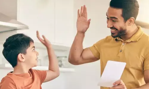 बच्चों का भविष्य बनाना चाहते हैं उज्ज्वल? अभी से डालें ये आदतें... बच्चों का भविष्य बनाना चाहते हैं उज्ज्वल? अभी से डालें ये आदतें...