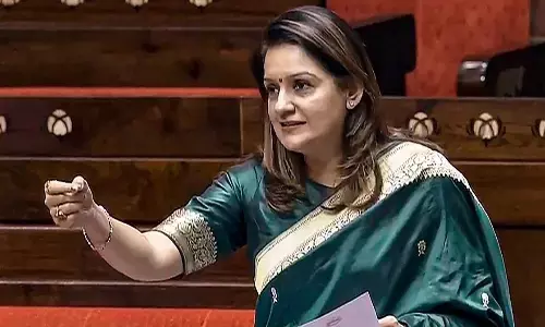 मुझे लगता है कि यह निर्णय उनके पति अजित पवार... सुनेत्रा पवार के डिप्टी सीएम पद के शपथ पर उद्धव गुट ने दी प्रतिक्रिया