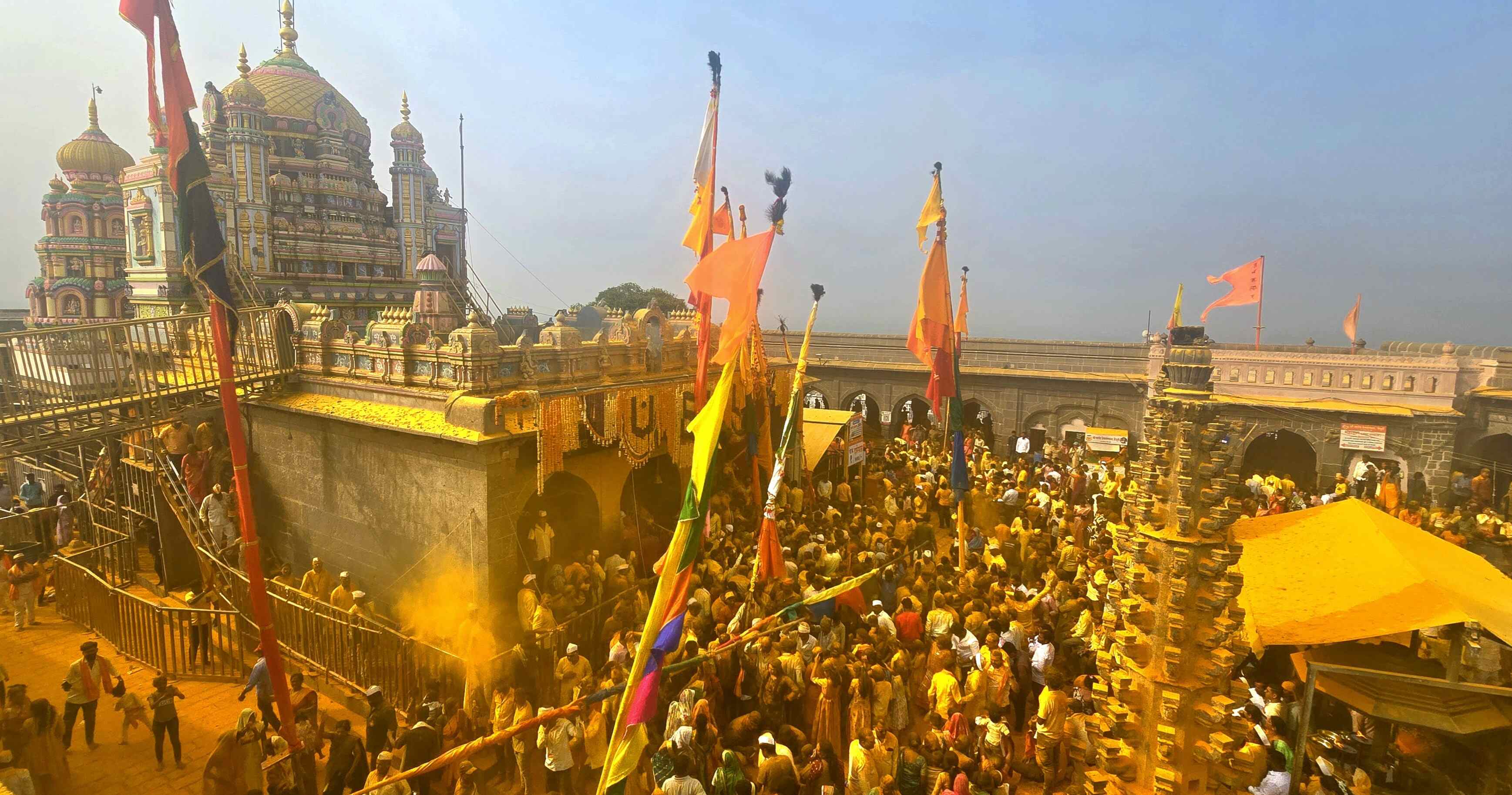 Pune City News: कुलदेवता खंडोबा के जेजुरी गढ़ पर हुआ बहुरंगी शिखर काठियों का उत्सव