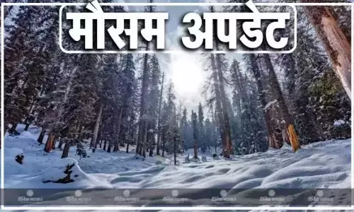 दिल्ली समेत उत्तरभारत के कई राज्यों में छाया घना कोहरा, जम्मू में बर्फीले परिदृश्य का आनंद ले रहे हैं पर्यटक