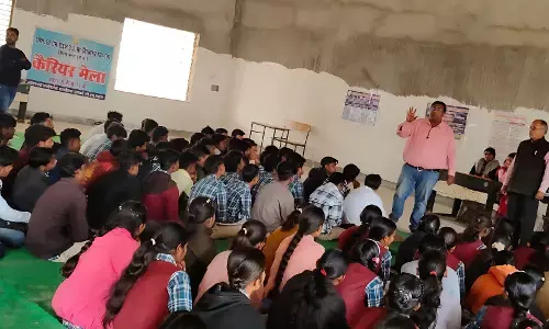 सांदीपनी विद्यालय में कैरियल मेले का आयोजन