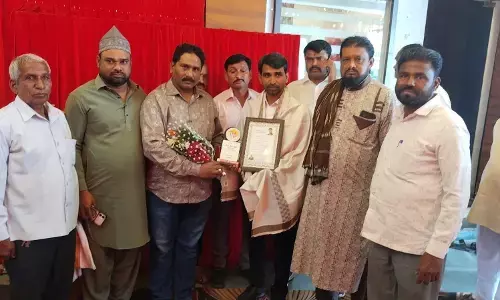 साहित्यिक गतिविधियों में उल्लेखनीय योगदान के लिए कलाकार चेतन बेले का भव्य सत्कार