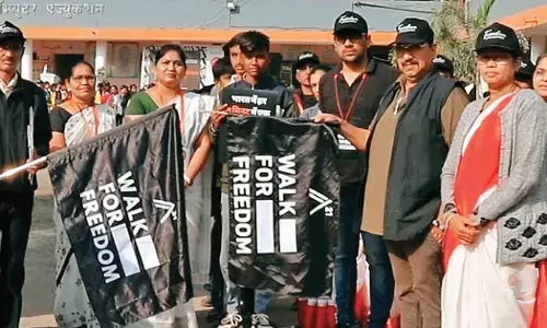 स्ट्रीट प्ले के जरिए बताई मानव तस्करी की सच्चाई, वॉक फॉर फ्रीडम का आयोजन