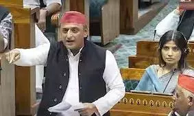 अखिलेश यादव ने राहुल गांधी के बयान का किया समर्थन, लोकसभा स्पीकर ने बंद कराया माइक