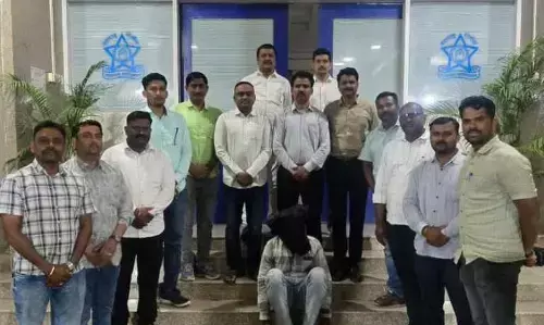 युवक की पत्थर से कुचलकर हत्या, मामले की जांच के बाद एलसीबी ने आरोपी को किया गिरफ्तार युवक की पत्थर से कुचलकर हत्या, मामले की जांच के बाद एलसीबी ने आरोपी को किया गिरफ्तार