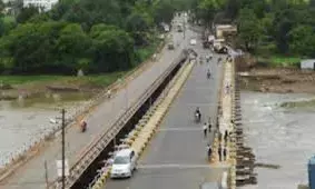 मरम्मत में देरी से इंद्रायणी नदी का पुल बंद, हजारों वाहन चालक परेशान