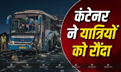 खड़े थे बस यात्री, तेज रफ्तर कंटेनर ने मारी जोरदार टक्कर, 6 की मौत, मथुरा हादसे पर CM योगी ने जताया दुख