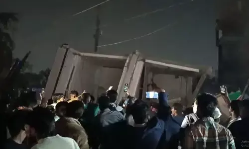 कोटा में दो मंजिला इमारत भरभराकर गिरी, मौके पर अफरा-तफरी का माहौल, मलबे में 20 बच्चे दबे