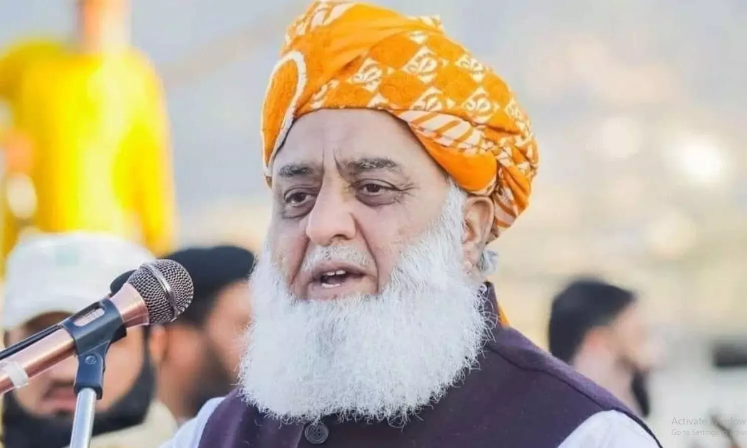 शहबाज सरकार पर गरजे अपने ही देश के नेता, विदेश नीति पर सवाल उठाते भारत के साथ रिश्ते पर क्या बोले?