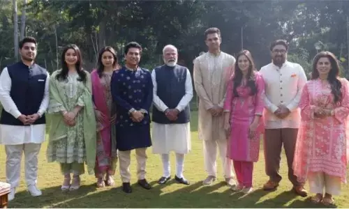 पीएम नरेद्र मोदी से लेकर राहुल गांधी तक, सचिन तेंदुलकर ने सियासी दिग्गजों को दिया बेटे की शादी का न्योता, देखें PHOTOS