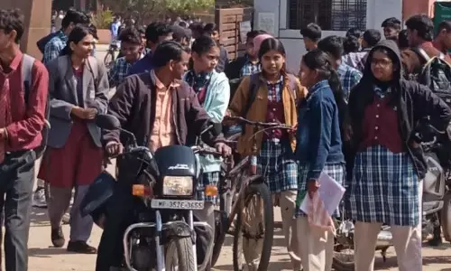 एमपी बोर्ड हायर सेकेण्डरी की परीक्षायें शुरू, परीक्षा में पहले दिन अंग्रेजी के प्रश्न पत्र में ७ हजार ११९ विद्यार्थी ने दी परीक्षा