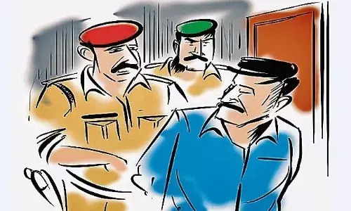 कार अड़ाकर ट्रक को लूटा, 16 लाख के चने ले गए बदमाश, ड्राइवर को रास्ते में फेंका